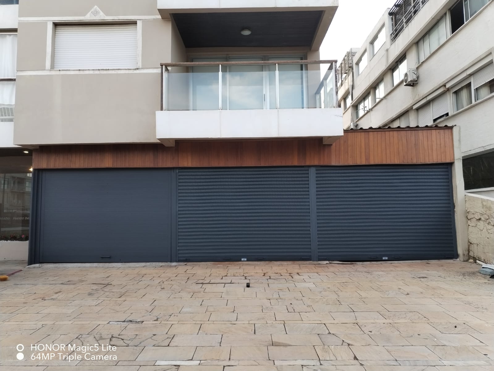 Trabajo realizado: Cortinas Metalicas Negras